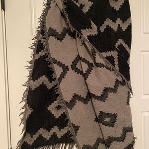 Aritzia Diamond Mosaic Blanket Scarf